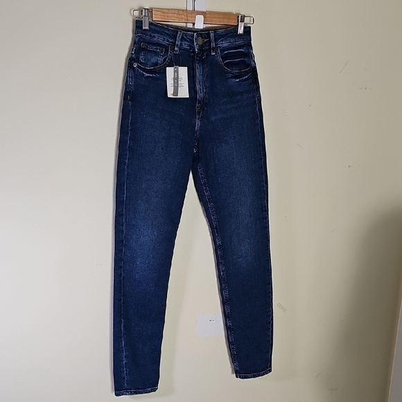 ASOS Denim - OSOS High Rise Blue Jeans with Tapered Leg Size 25/34